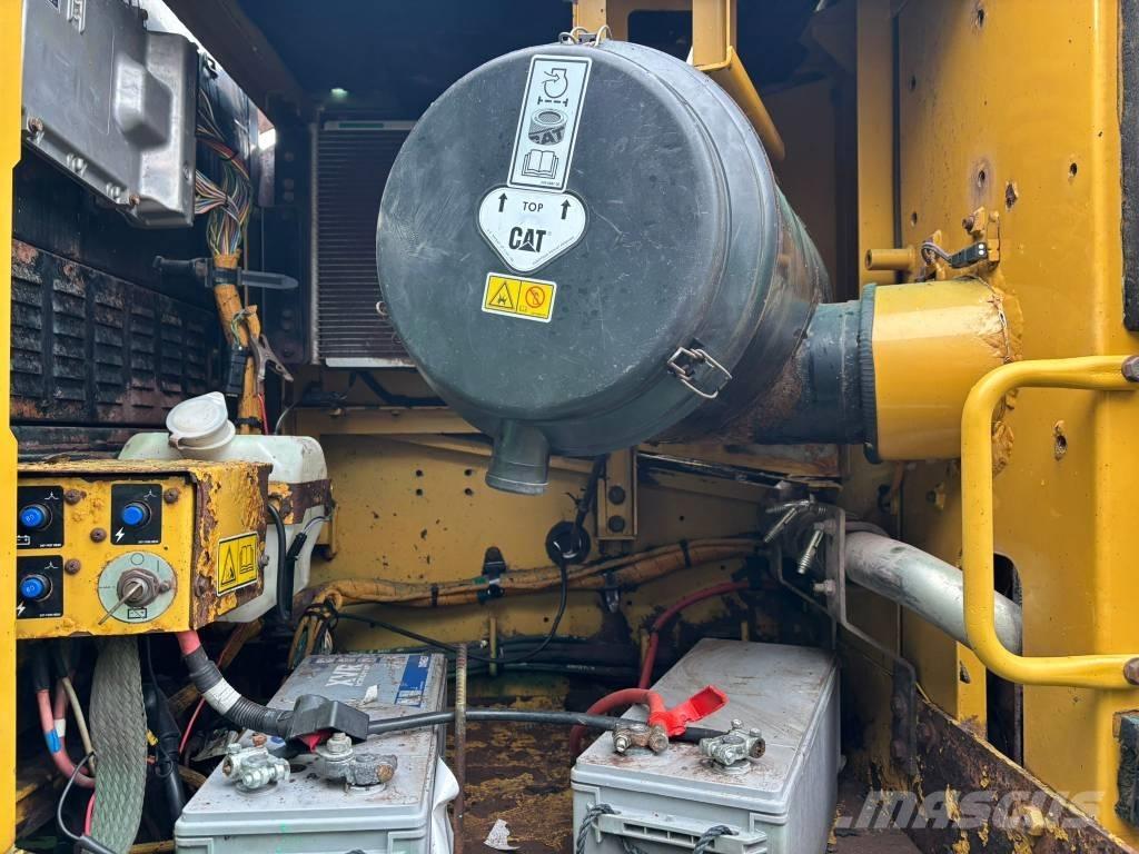 CAT 330 D L Paletli ekskavatörler