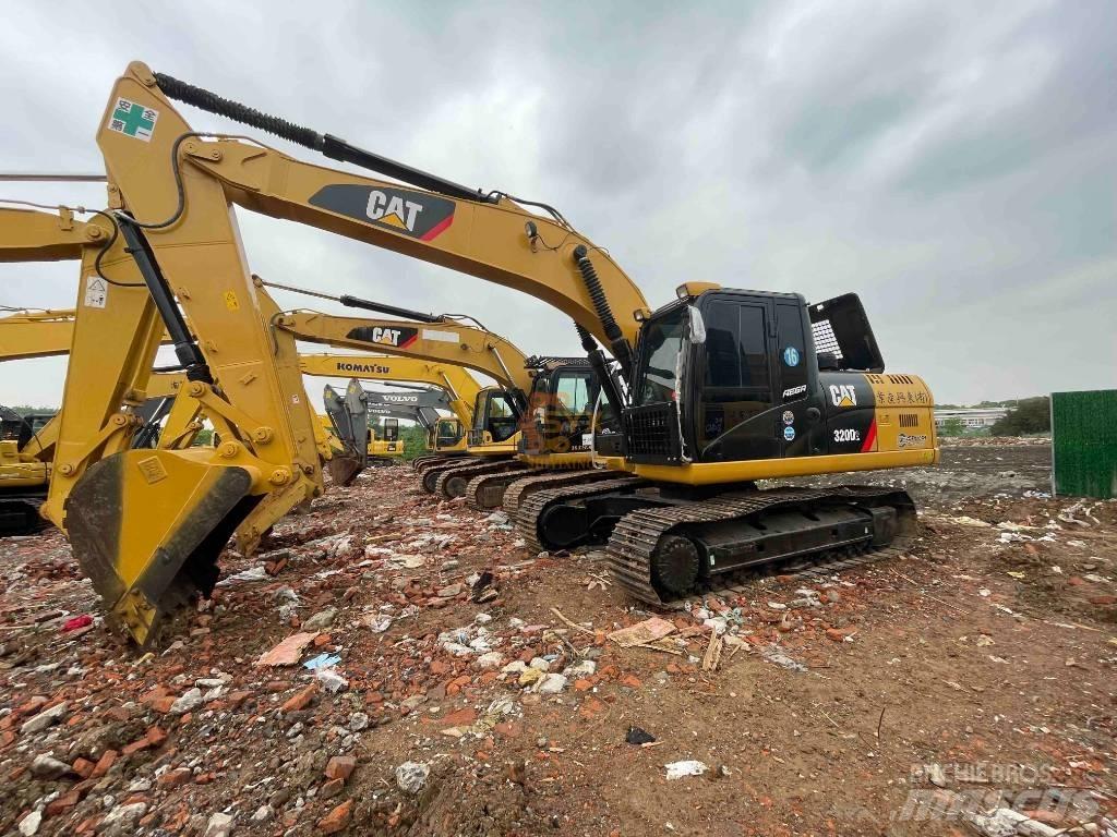CAT 320 DL Paletli ekskavatörler