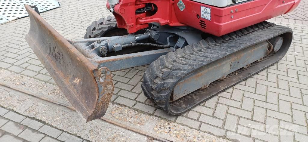 Takeuchi TB 235 CR Mini ekskavatörler, 7 tona dek