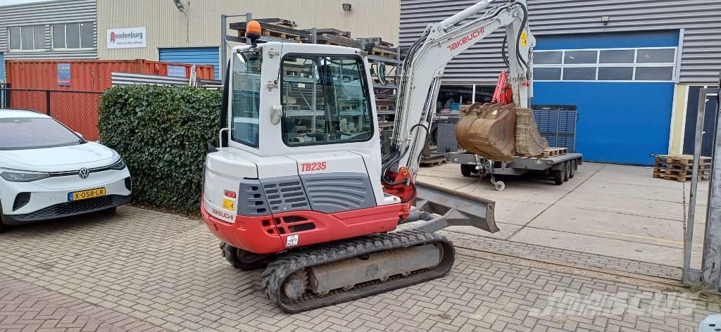 Takeuchi TB 235 CR Mini ekskavatörler, 7 tona dek