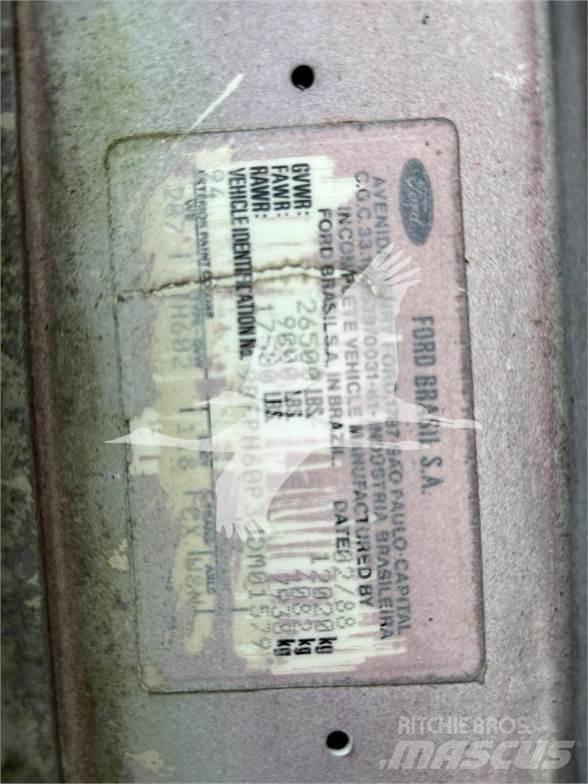 Ford C8000 Diger
