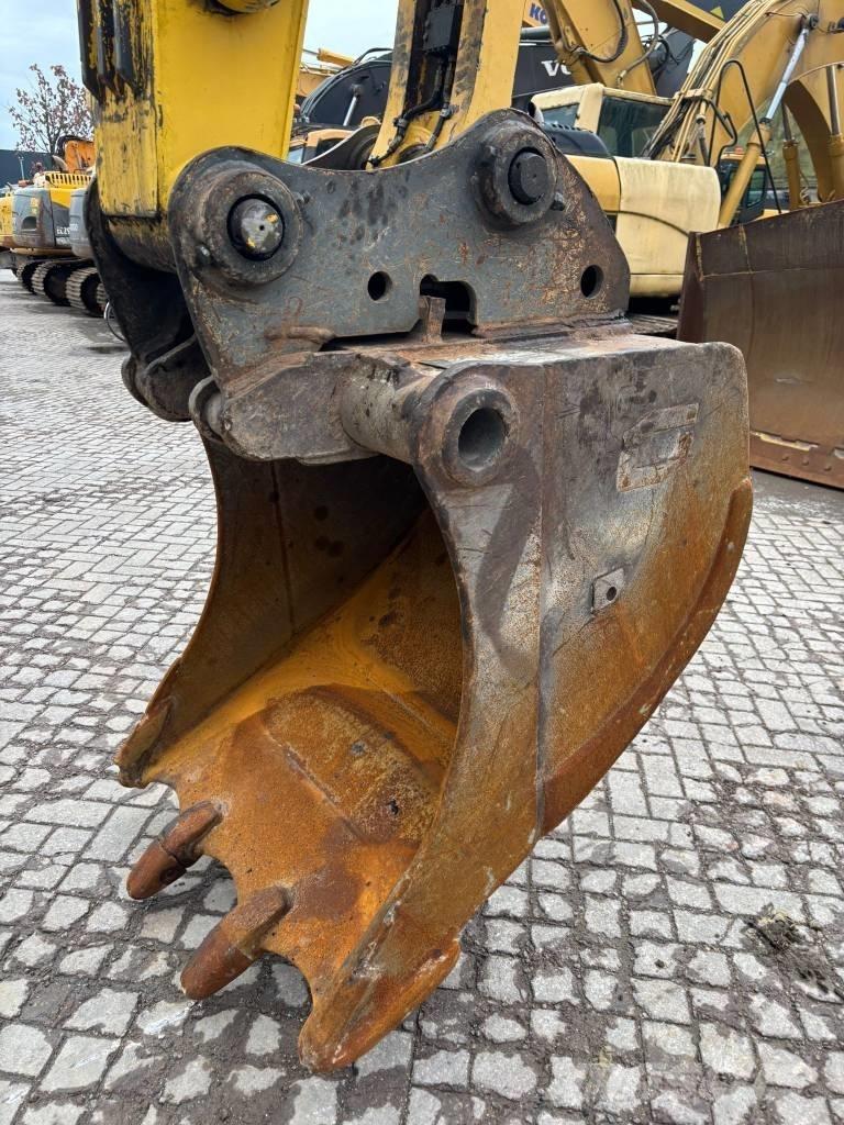 Komatsu PW 180-7 Lastik tekerli ekskavatörler