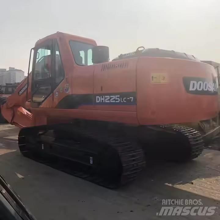 Doosan DH 225 Paletli ekskavatörler