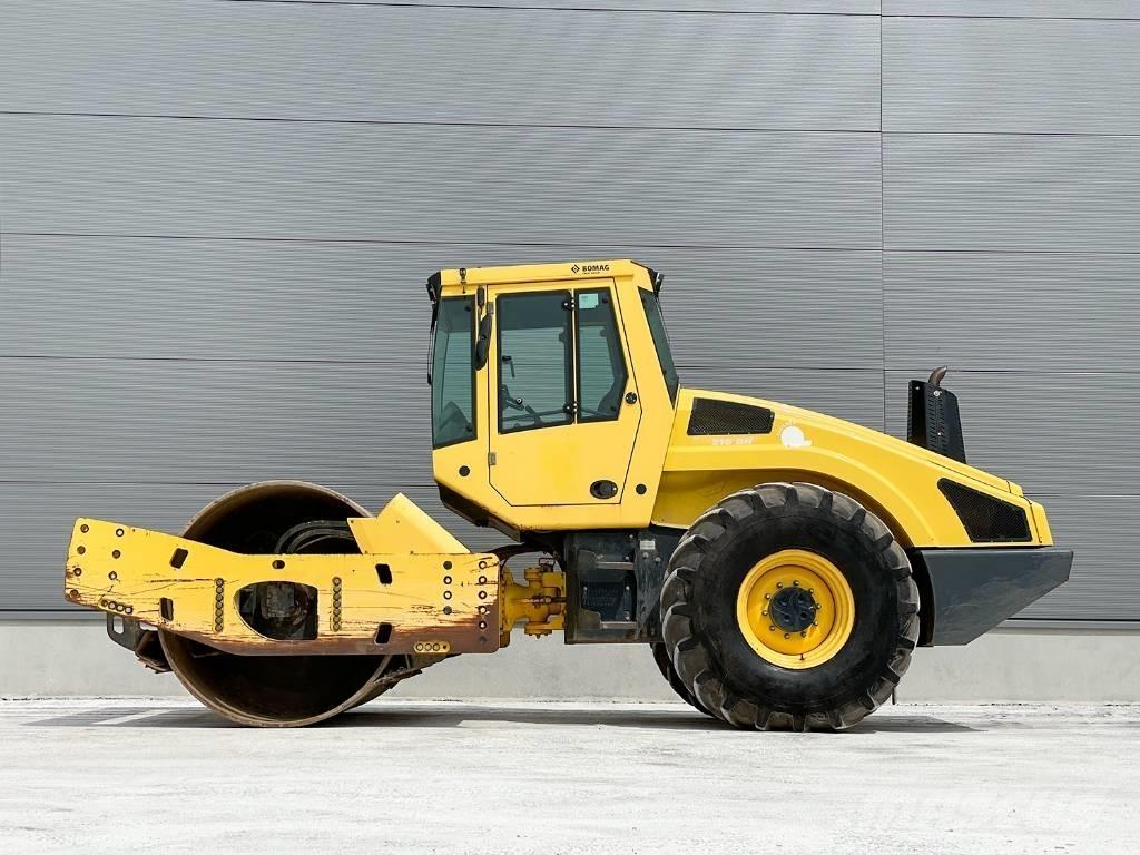 Bomag BW 216 DH-4i Tek tamburlu silindirler
