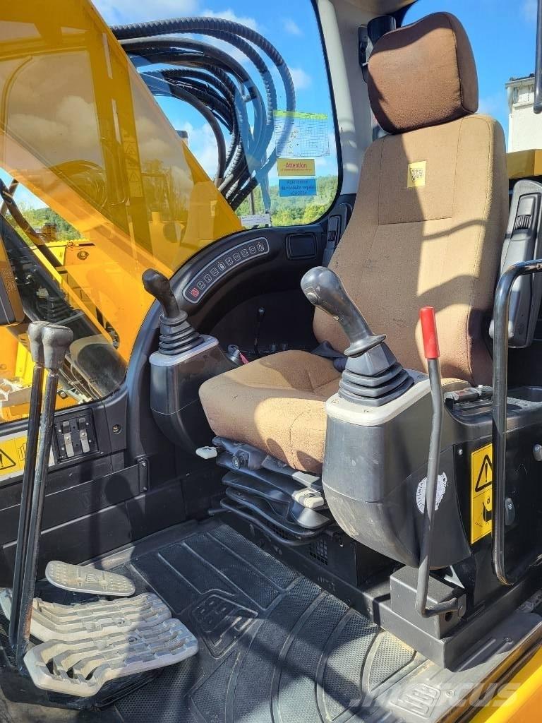 JCB JZ 140 LC Paletli ekskavatörler