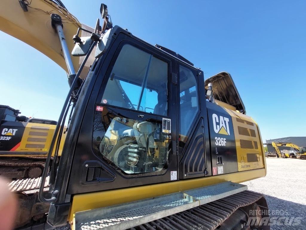 CAT 326 F L Paletli ekskavatörler