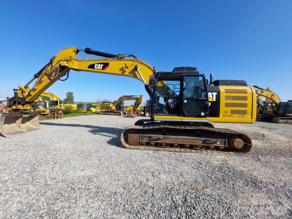 CAT 326 F L Paletli ekskavatörler