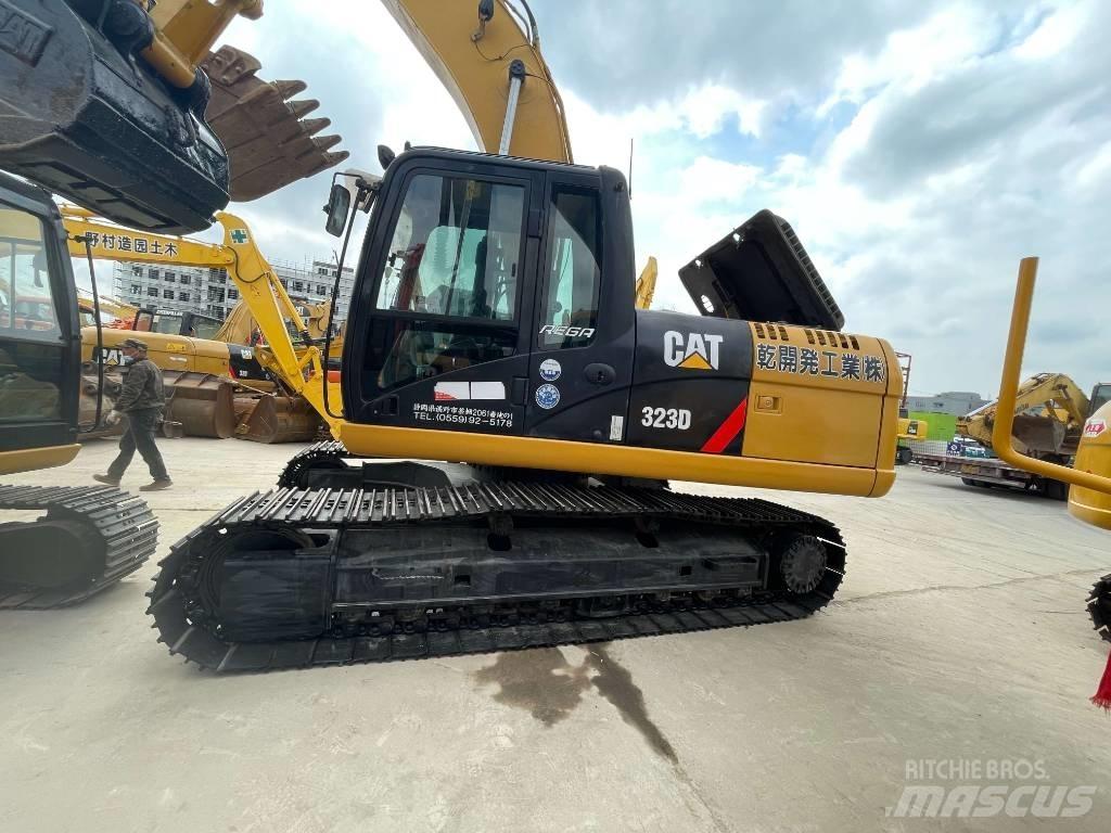 CAT 323D Paletli ekskavatörler