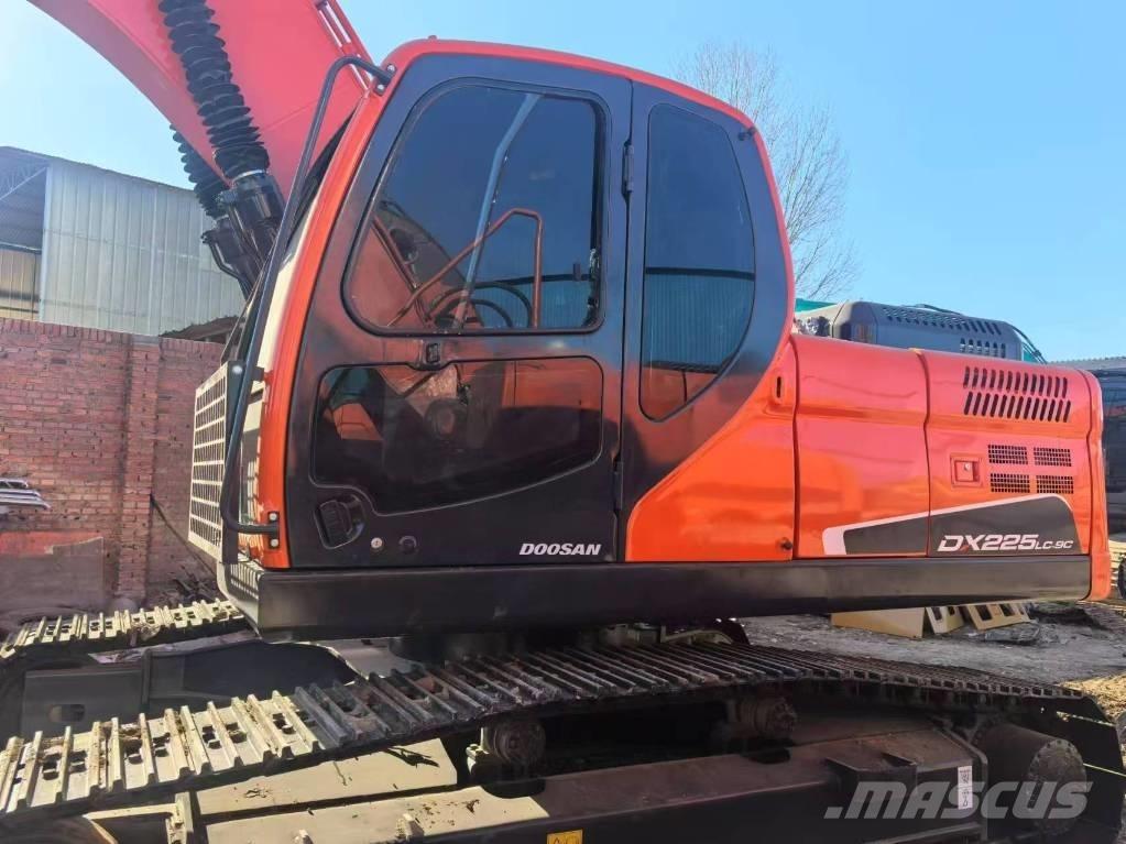 Doosan DX225 Paletli ekskavatörler