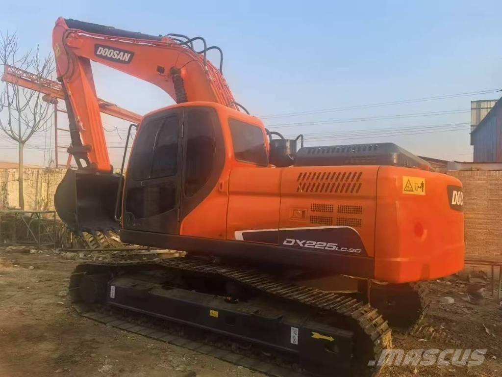 Doosan DX225 Paletli ekskavatörler