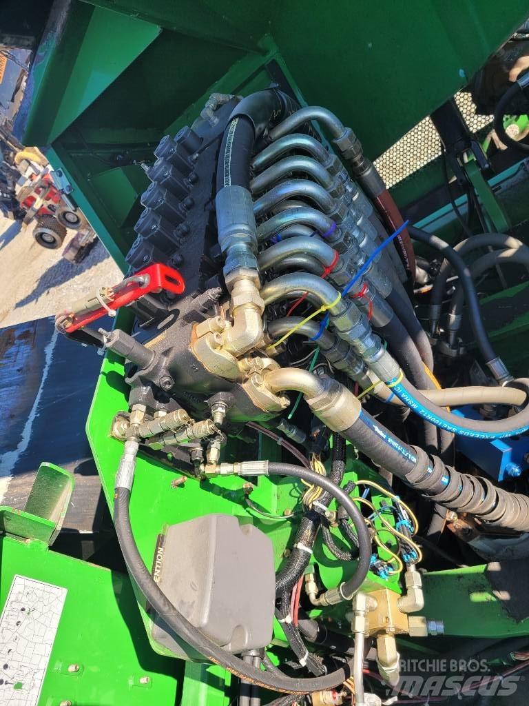 John Deere 853 Ağaç kesici istifleyiciler