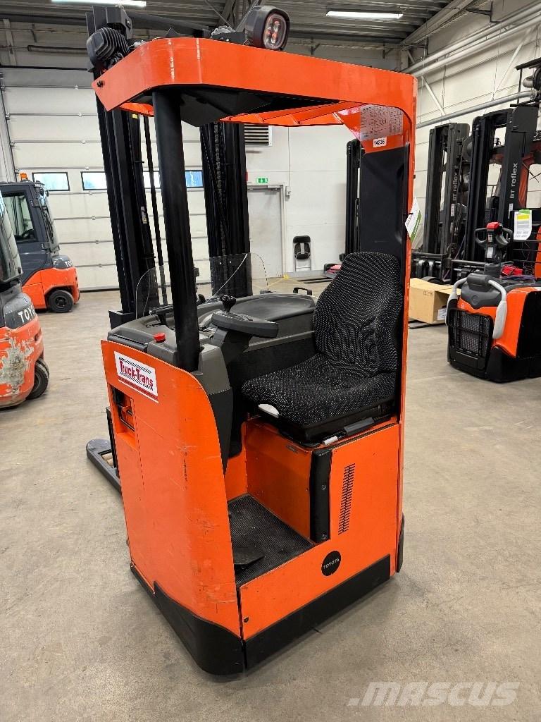 Toyota SRE135L Akülü depo ekipmanları