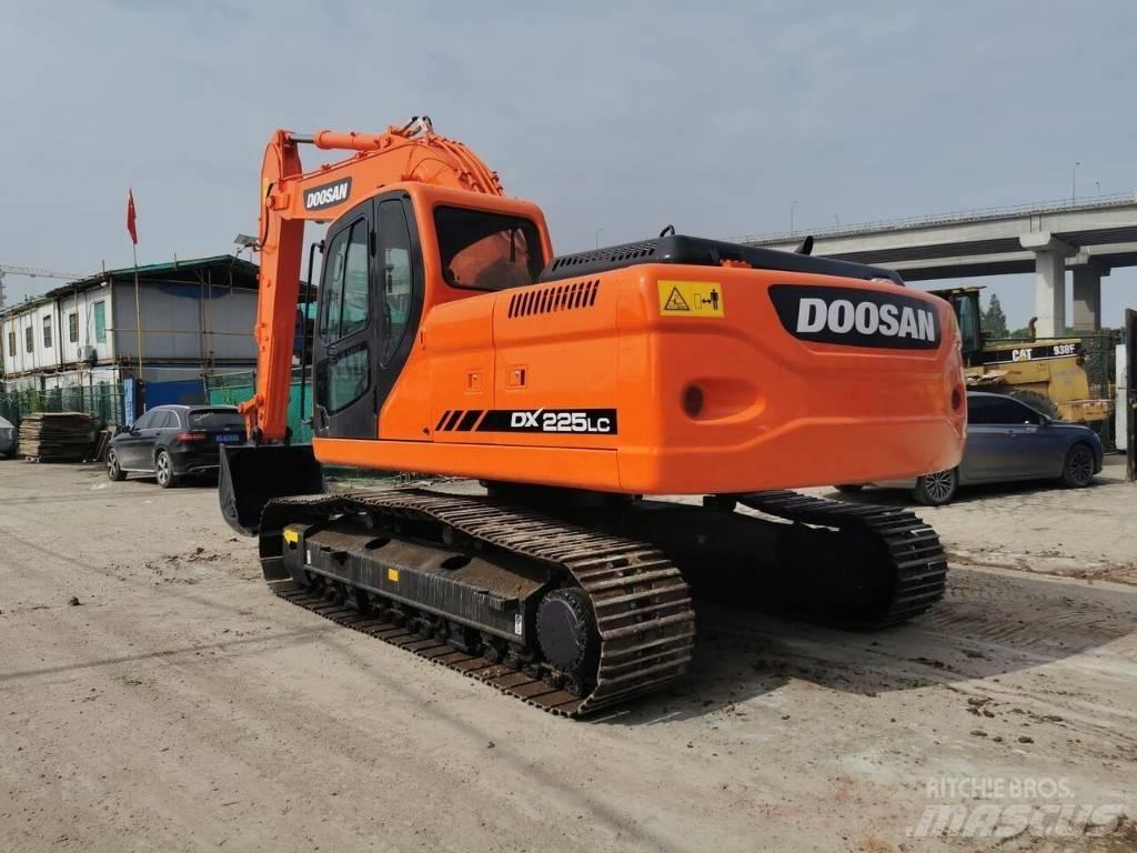 Doosan DX 225 LC Paletli ekskavatörler