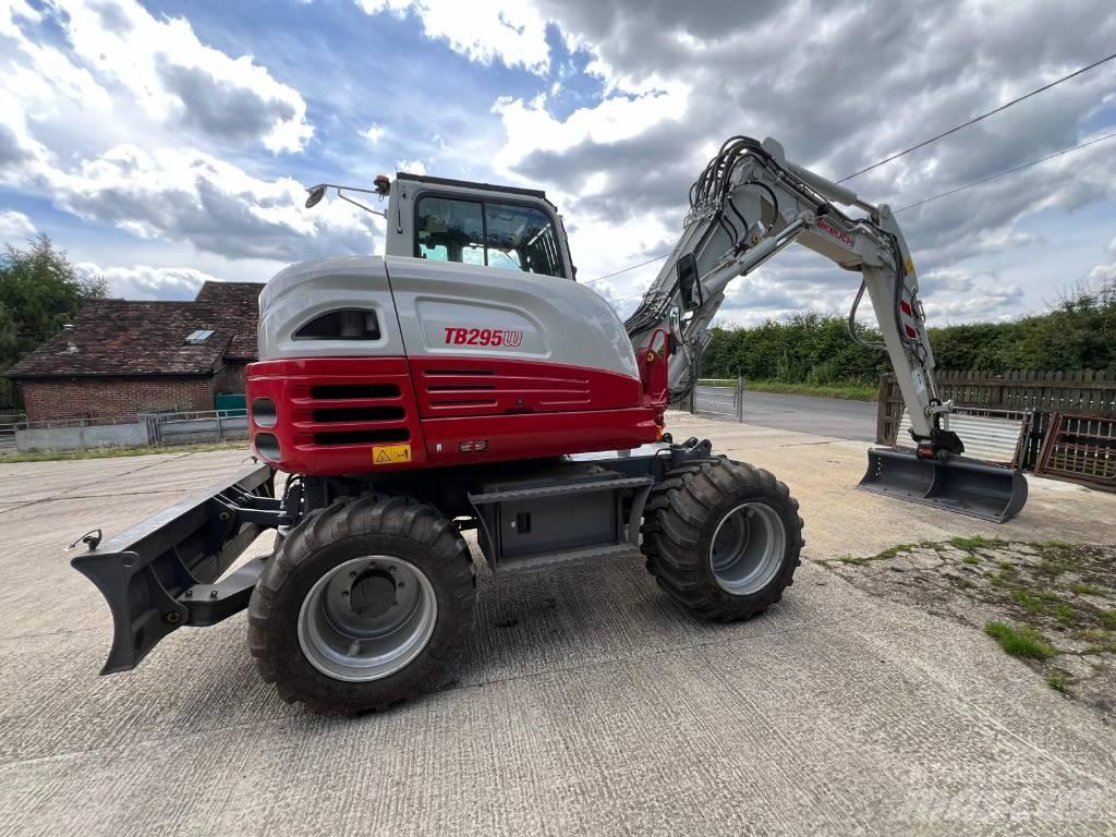 Takeuchi 295w Lastik tekerli ekskavatörler
