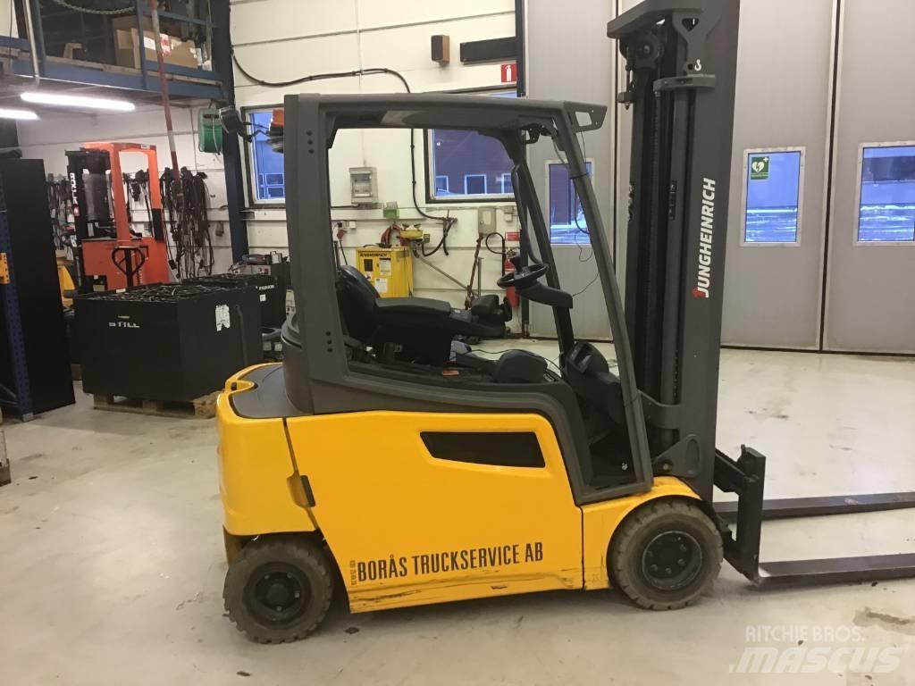 Jungheinrich EFG 320 Elektrikli forkliftler