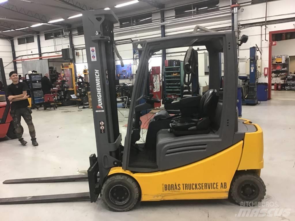 Jungheinrich EFG 320 Elektrikli forkliftler