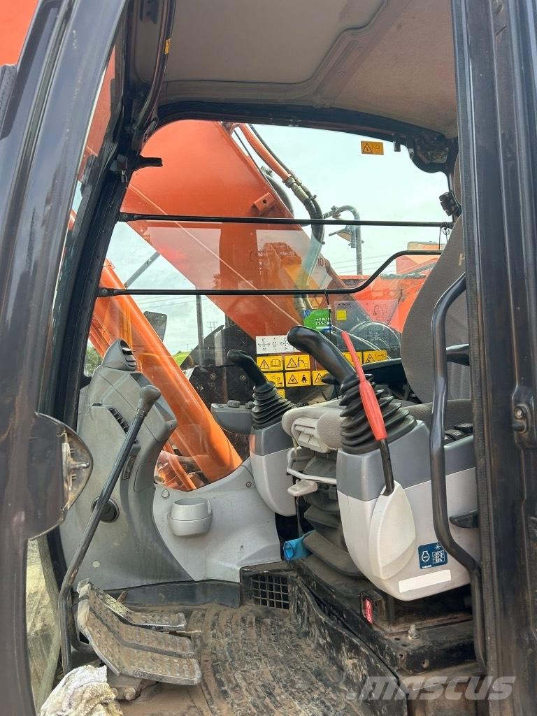 Hitachi ZX225 USLC-6 Paletli ekskavatörler