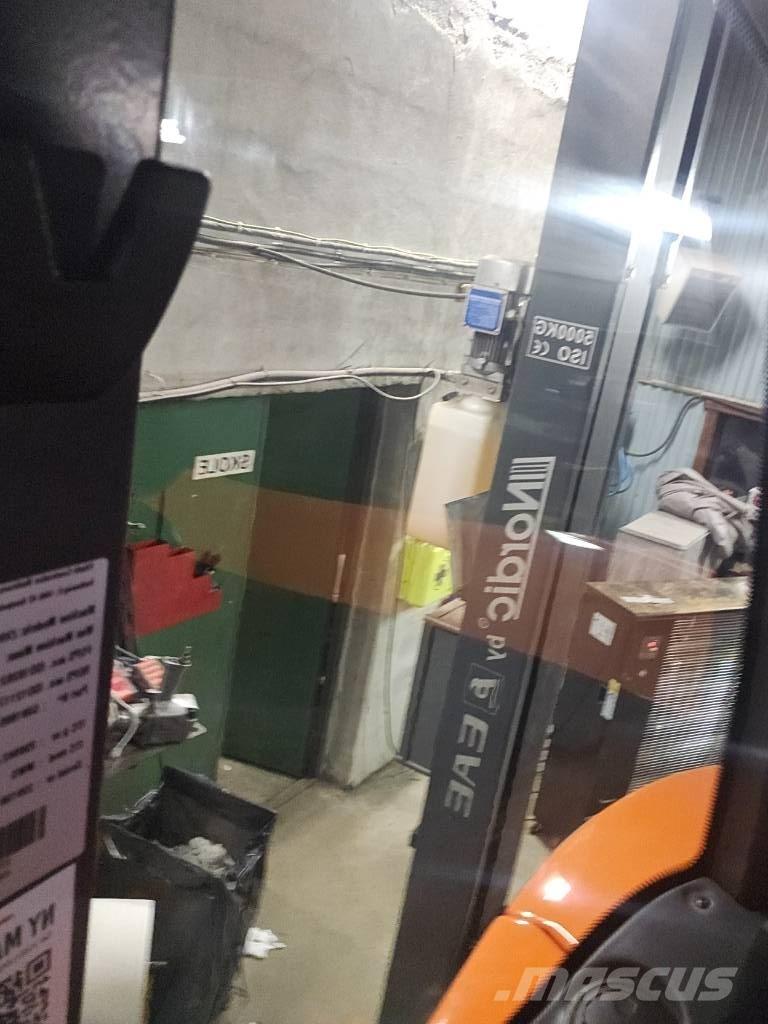 Hitachi ZX 95 W-7 Lastik tekerli ekskavatörler