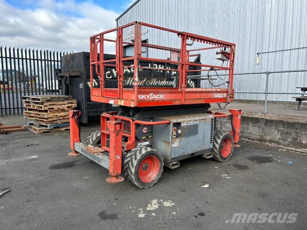 SkyJack SJ 6832 RT Makasli platformlar