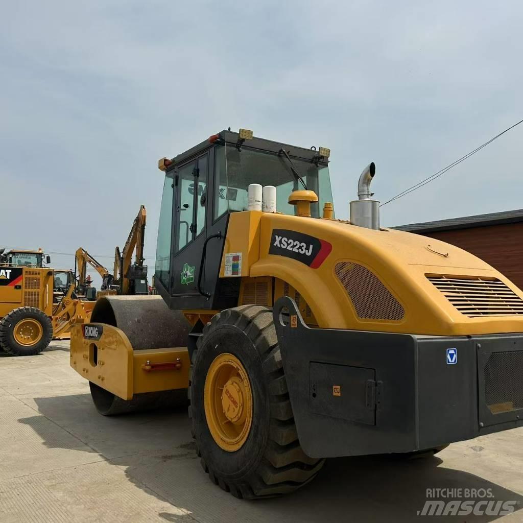XCMG XS 223 J Tek tamburlu silindirler