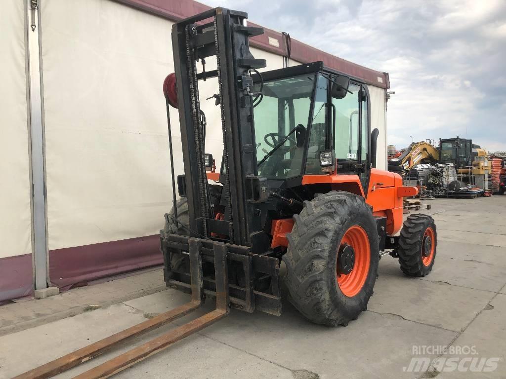 JCB 930-4 Arazi tipi forklift