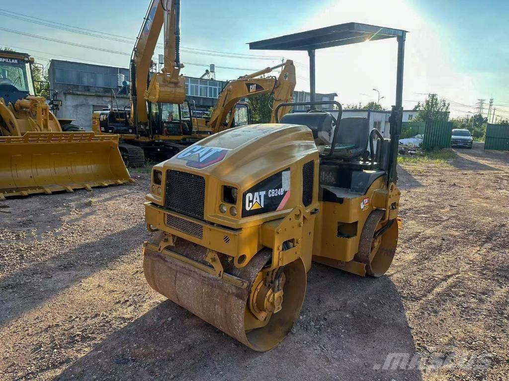 CAT CB 24 B Çift tamburlu silindirler