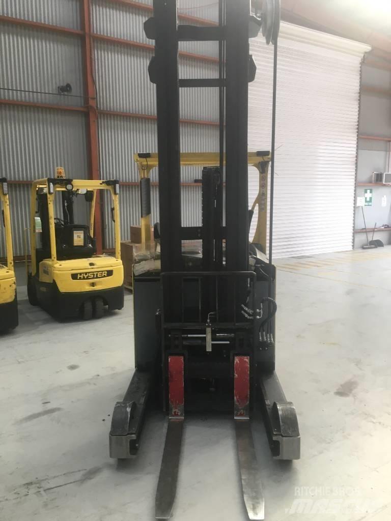 Hyster R1.6 Reach truck - depo içi istif araçları