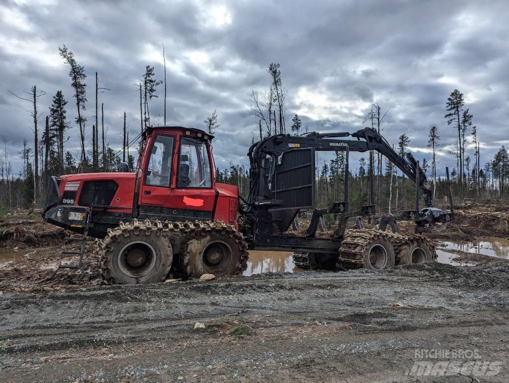 Komatsu 895 Tomruk yükleyici traktörler