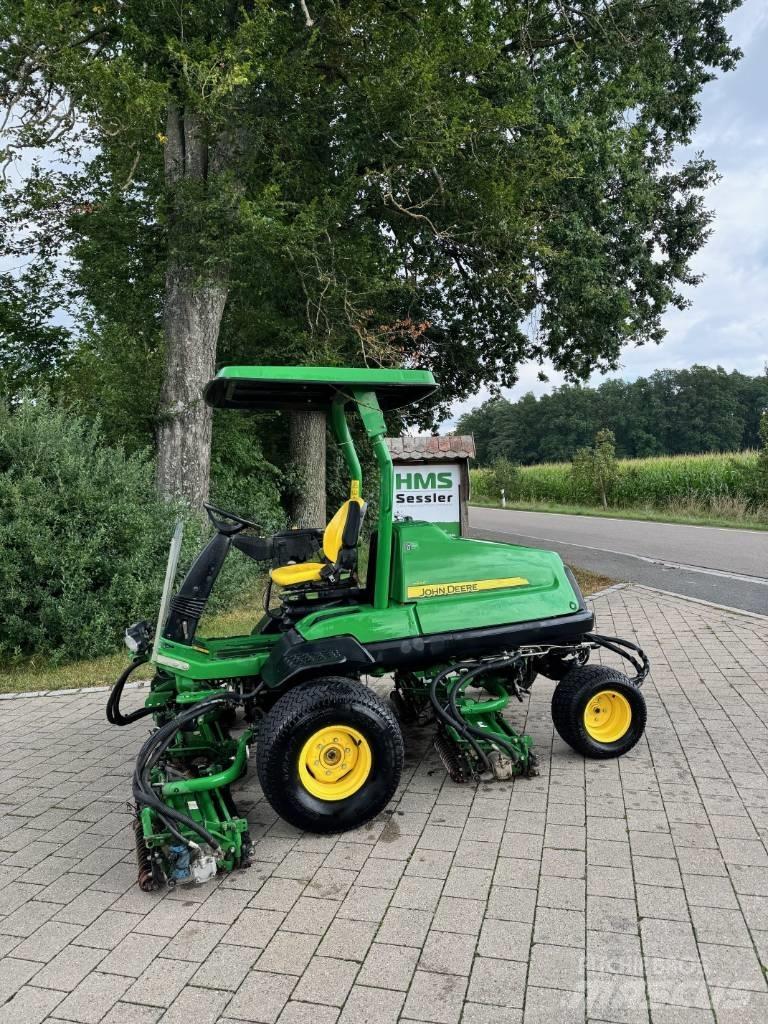 John Deere 8700 A Fairway çim biçme makineleri