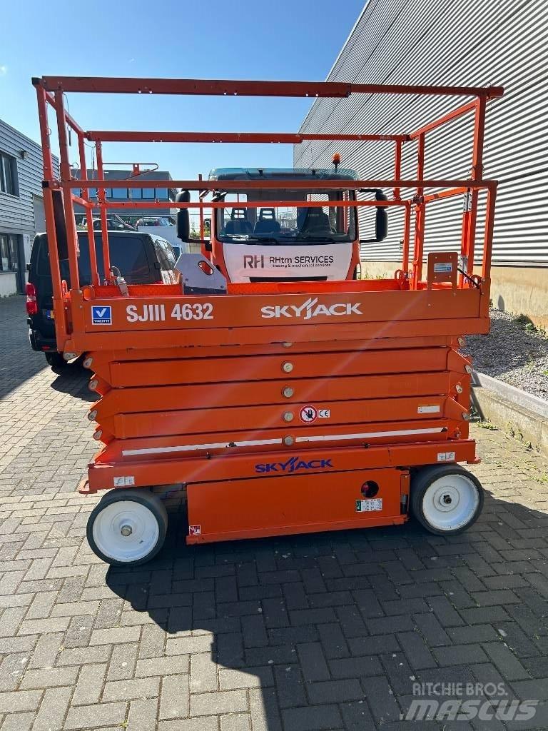 SkyJack SJ III 4632 Makasli platformlar