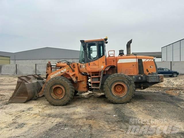 Doosan DL 300 Tekerlekli yükleyiciler
