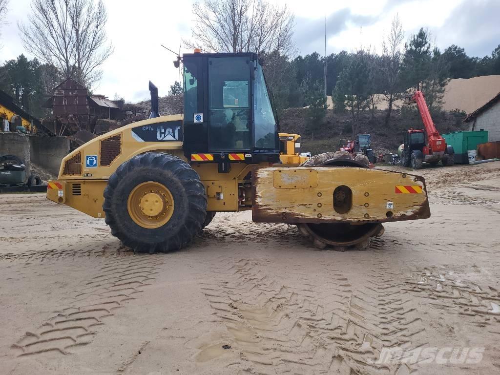 CAT CP74 Tek tamburlu silindirler