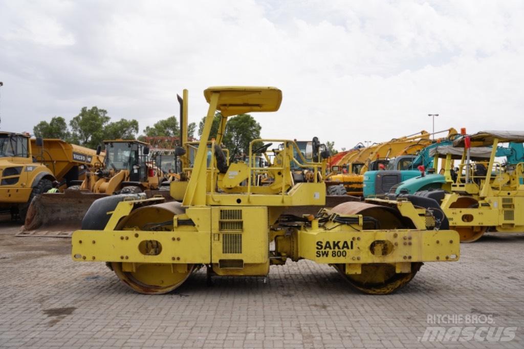 Sakai SW 800 Çift tamburlu silindirler