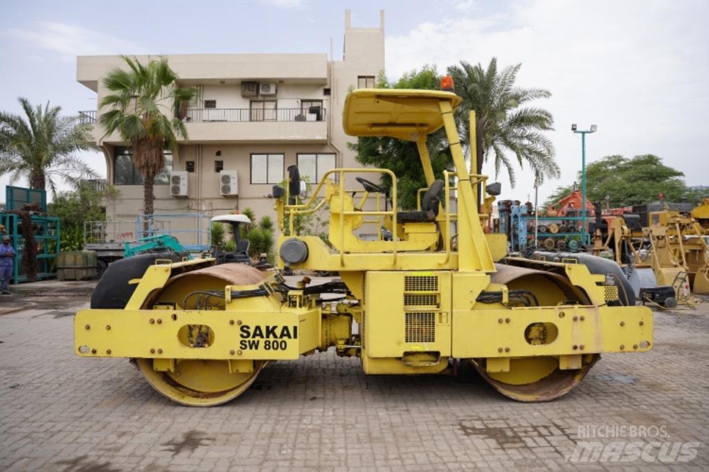 Sakai SW 800 Çift tamburlu silindirler