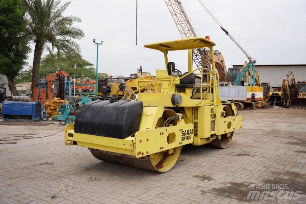 Sakai SW 800 Çift tamburlu silindirler