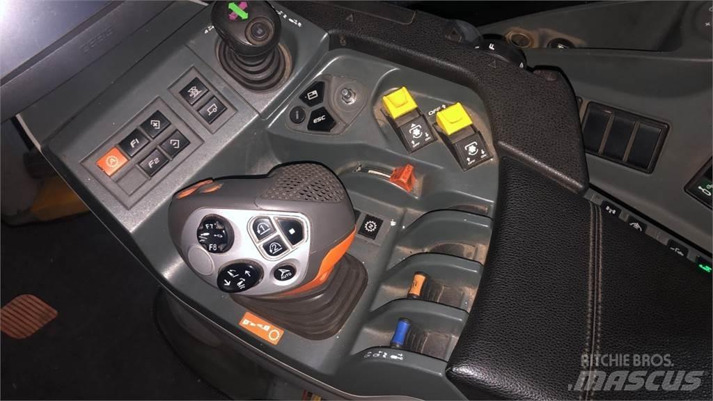 CLAAS AXION 810 Traktörler