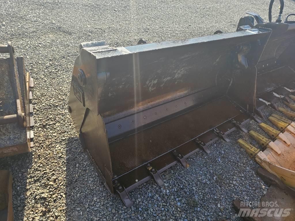 CAT 906 M Tekerlekli yükleyiciler