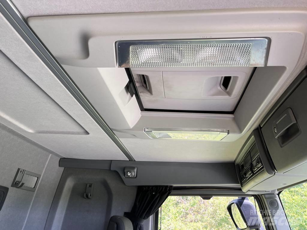 Renault Kerax 6x4 Yükleme vinçleri