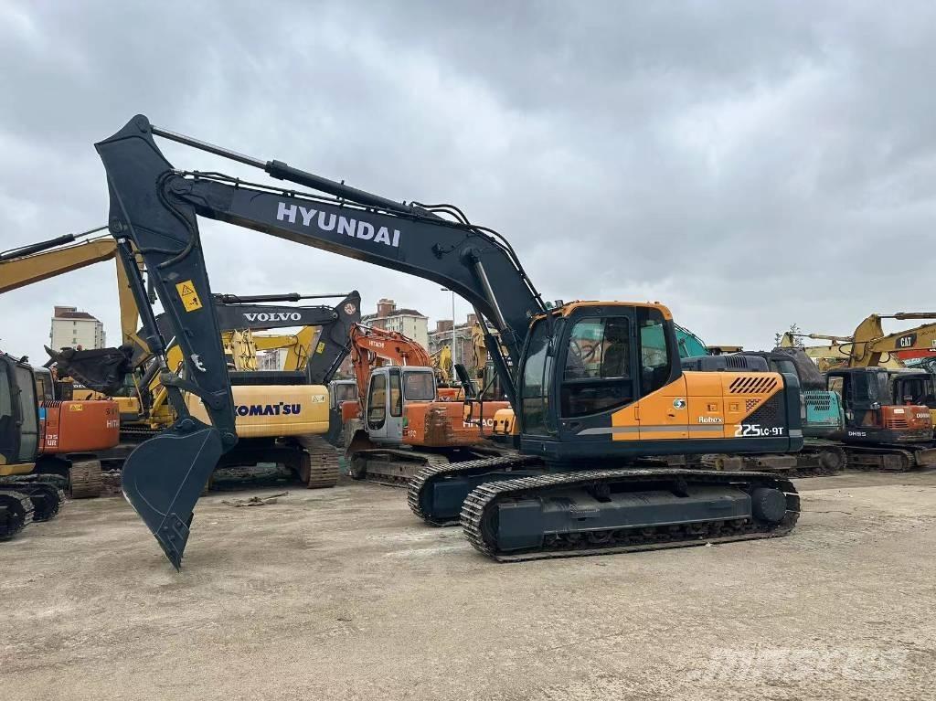 Hyundai 225 LC-9T Paletli ekskavatörler