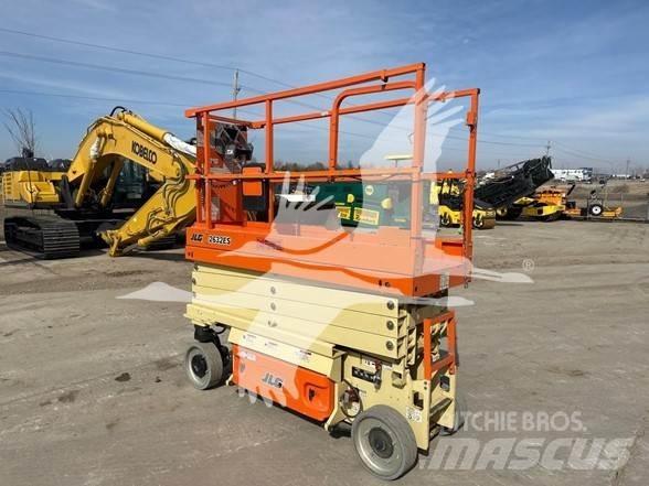 JLG 2632ES Makasli platformlar
