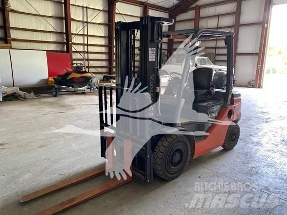 Toyota 8FGU25 Dizel forkliftler