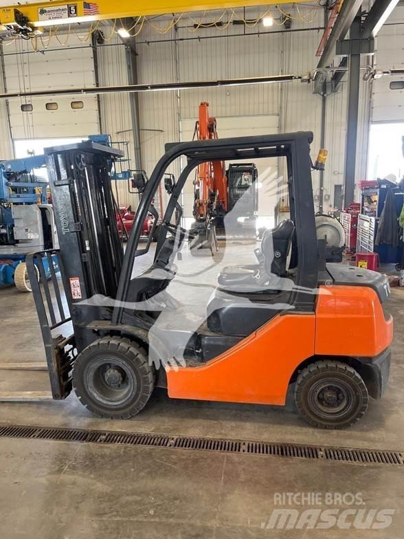Toyota 8FGU25 Dizel forkliftler
