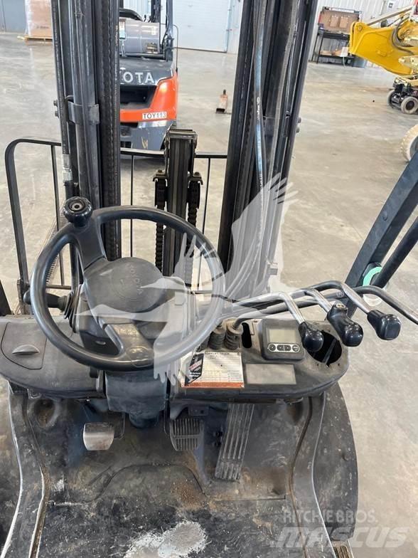 Toyota 8FGU25 Dizel forkliftler