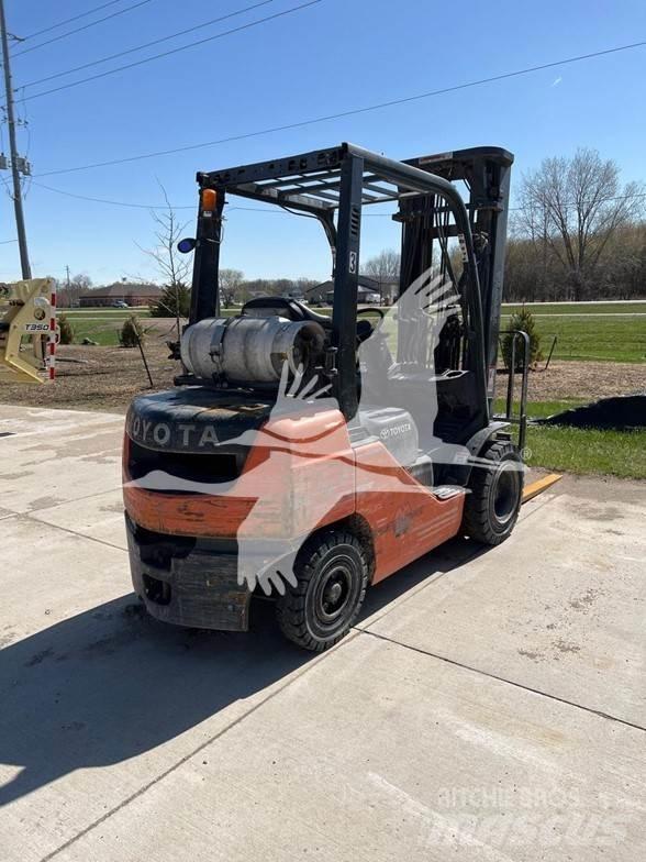 Toyota 8FGU25 Dizel forkliftler