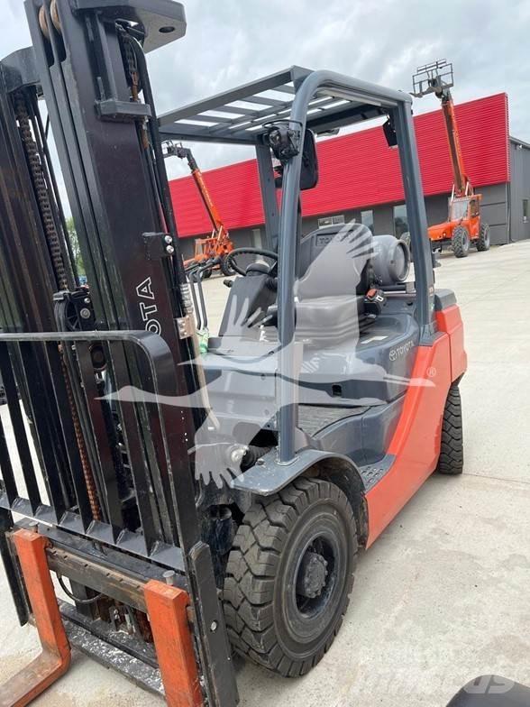 Toyota 8FGU25 Dizel forkliftler