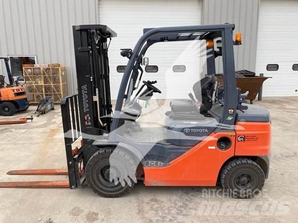 Toyota 8FGU25 Dizel forkliftler