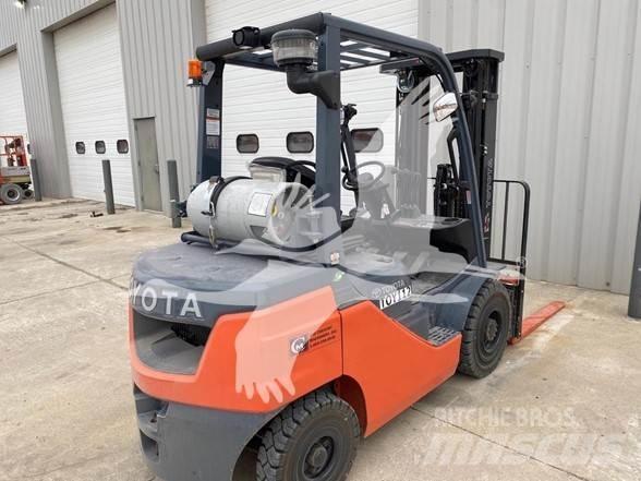 Toyota 8FGU25 Dizel forkliftler