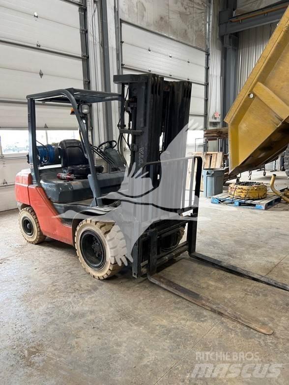 Toyota 8FGU30 Dizel forkliftler