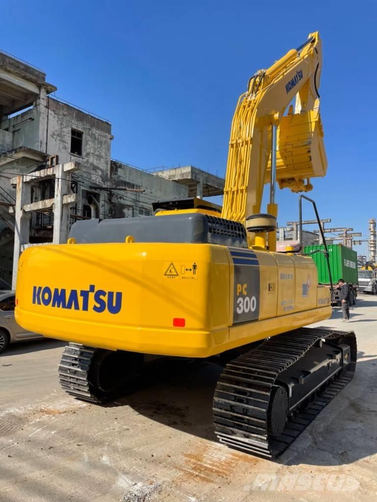 Komatsu PC300-7 Paletli ekskavatörler