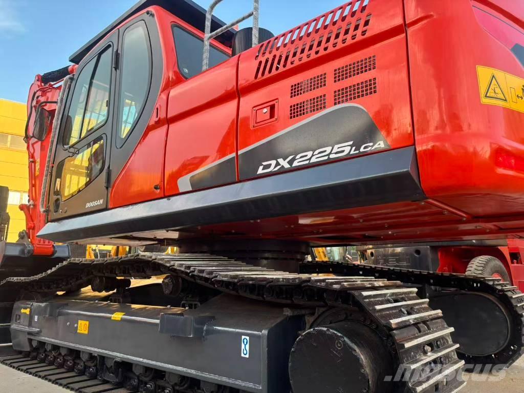 Doosan DX 225 LC Paletli ekskavatörler